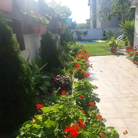 Апартаменты Cherry Garden *